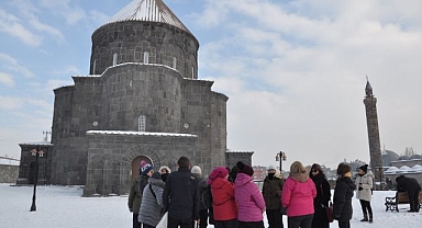 Yerli ve yabancı turistler akın akın geliyor