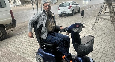 15 yıllık değneklerine veda etti