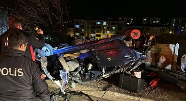 Ağaçlara çarparak devrildi