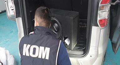 Araba hoparlörlerinin içine gizlemişler!