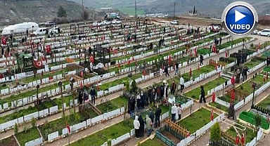 Asrın felaketinin yıl dönümünde mezarlıklar doldu taştı