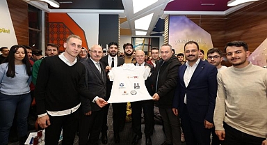 Başkan Sekmen ETÜ'de gençlerle buluştu