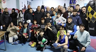Boks sporcularına malzeme dağıttılar