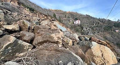 Dev kayalar mahalleyi teğet geçti