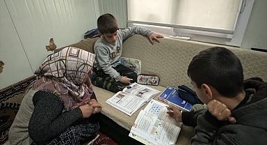 Enkaz altında kalmaktan son anda kurtuldular