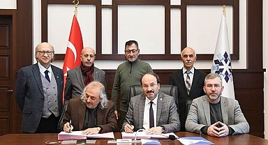Erzurum Tarih Derneği Arşivini bağışladı