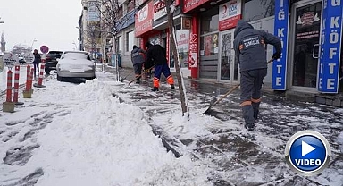 Erzurum yeniden beyaza büründü
