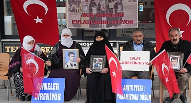 Gözü yaşlı ailelerin evlat nöbeti devam ediyor