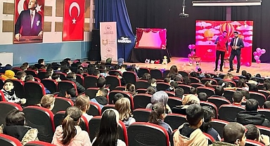 'Gülümseyin Geliyoruz' Aşkale’de çocuklarla buluştu