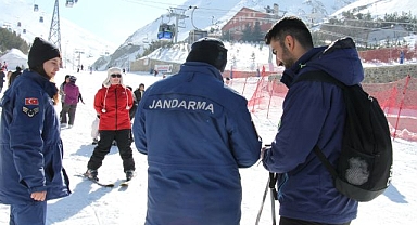 Jandarma korsan kayak öğretmeni avında