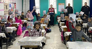 Jandarma miniklere unutulmaz bir gün yaşattı