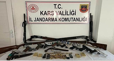Jandarmadan 9 ayrı adrese operasyon