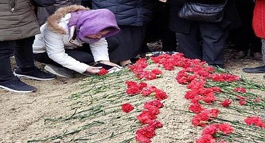 Kocasının katlettiği kadın toprağa verildi