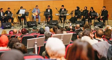 Kurtuluşun 106'ncı yılına türkülü kutlama