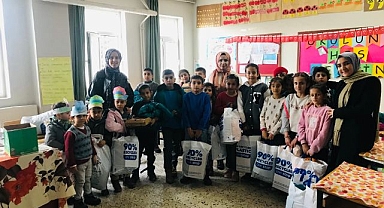 Lise öğrencilerinden köy okuluna yardım