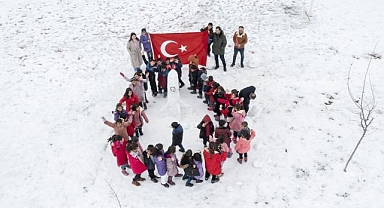 Minikler Gezeravcı'yı okullarına bekliyor