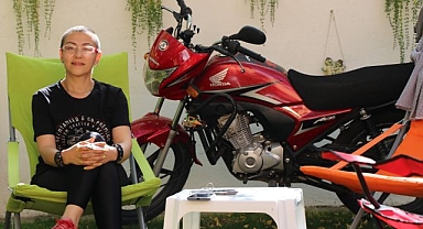Motosiklet tutkunu kadın kansere yenik düştü
