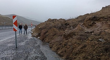 Muş-Erzurum karayolunda heyelan