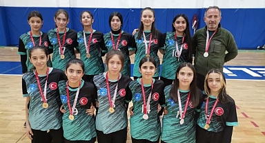Oltu'nun sultanları filenin tozunu aldı