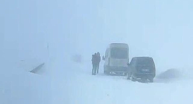 Palandöken geçidinde mahsur kaldılar