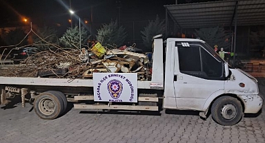 Polisten enkaz hırsızlarına suçüstü