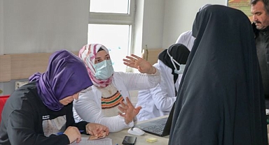 Sağlıkçılar Erzurum'da mahalle mahalle dolaşıyor