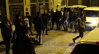 Silahlı satırlı kavgada ortalık savaş alanına döndü