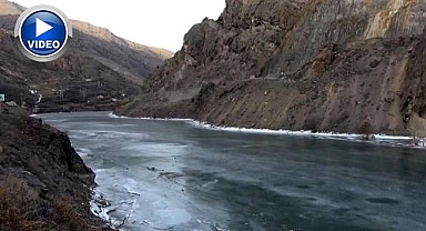 Türkiye’nin en hızlı akan nehri buz tuttu