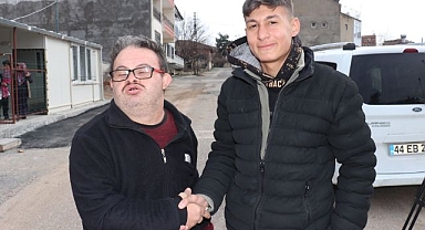 +1 farkla mahallenin gönüllü muhtarı oldu