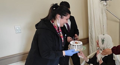 111 yaşındaki Cemile Nine'ye pastalı sürpriz