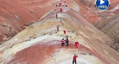 18 tepede 18 Türk bayrağı açtılar