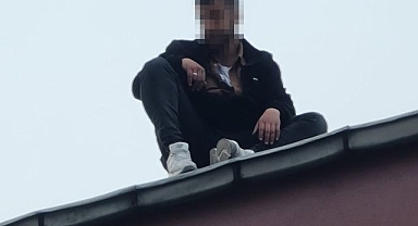 5 katlı binanın çatısında yürekleri ağza getirdi