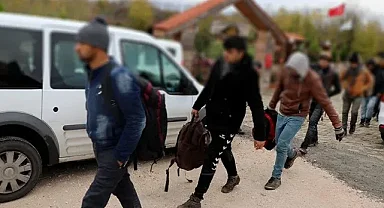 881 düzensiz göçmen yakalandı