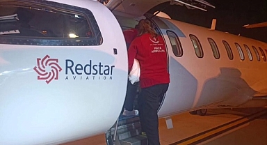 Ambulans uçak küçük bebek için havalandı
