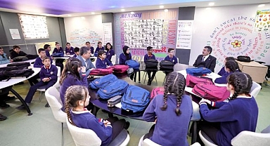 Bakan Tekin, Erzurumlu öğrencilerle bir araya geldi