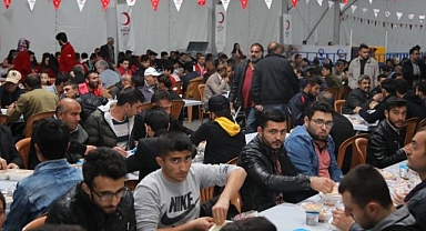 Belediyeden bin kişilik iftar sofrası