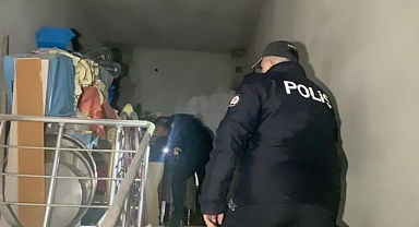 Boş binada yanıp sönen ışıklar korkuttu