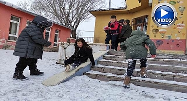Çocukların düşe kalka kayak keyfi