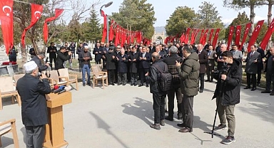 Deprem şehitleri dualarla anıldı