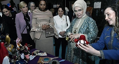 Emine Erdoğan, lider eşleriyle sergide