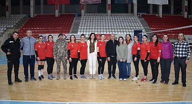 Emniyetin kadınları finalde