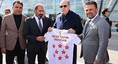 Erdoğan’a yıldızlı forma