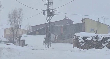 Erzurum'a kara kış geri geldi
