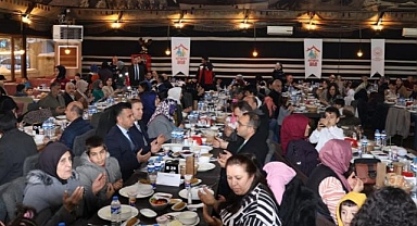 Erzurum'da sevgi sofrası kurdular