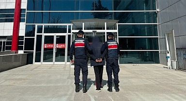 Firari hükümlü yakayı ele verdi