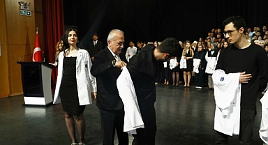 Geleceğin doktorları önlük giydi