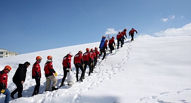 Gönüllülere çığ eğitimi 