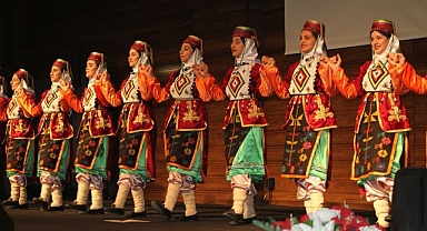 Halkoyunları Şenliği mest etti