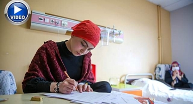 Hastane odasında üniversite sınavına hazırlanıyor