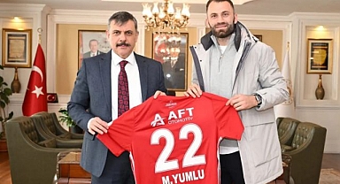 Kaptan Yumlu'dan Vali Çiftçi'ye Cumhuriyet forması